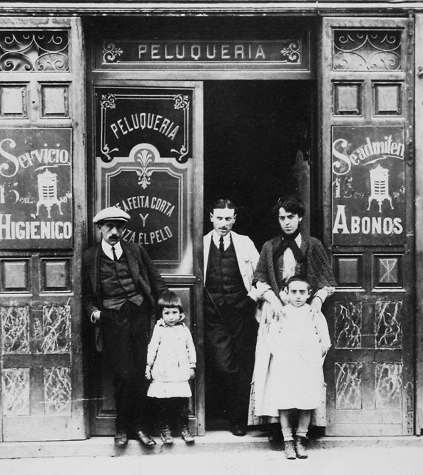 Peluquería en la calle Bailén (Madrid). 1914.